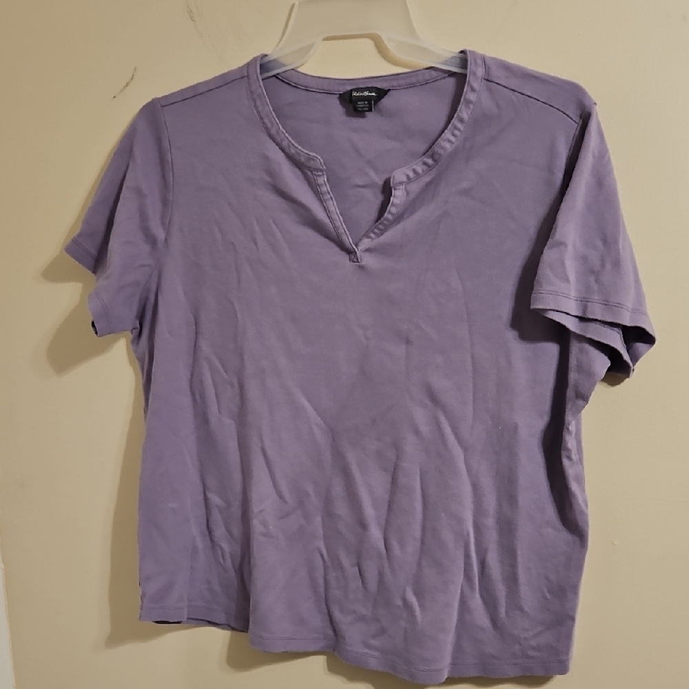 Eddie Bauer Lavender Short Sleeve V Neck Top. In GUC
